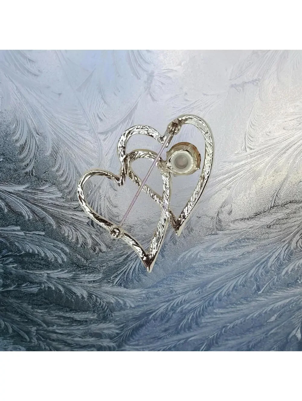 178. Goldtone Vintage Heart Brooch Bling Green